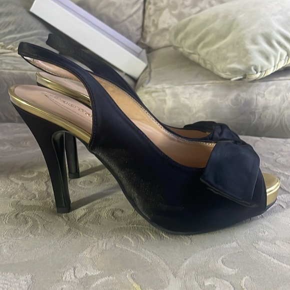 black heels - Picture 2 of 3